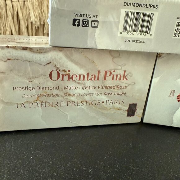 LA PREDIRE PRESTIGE LIPSTICK! - Picture 1 of 5